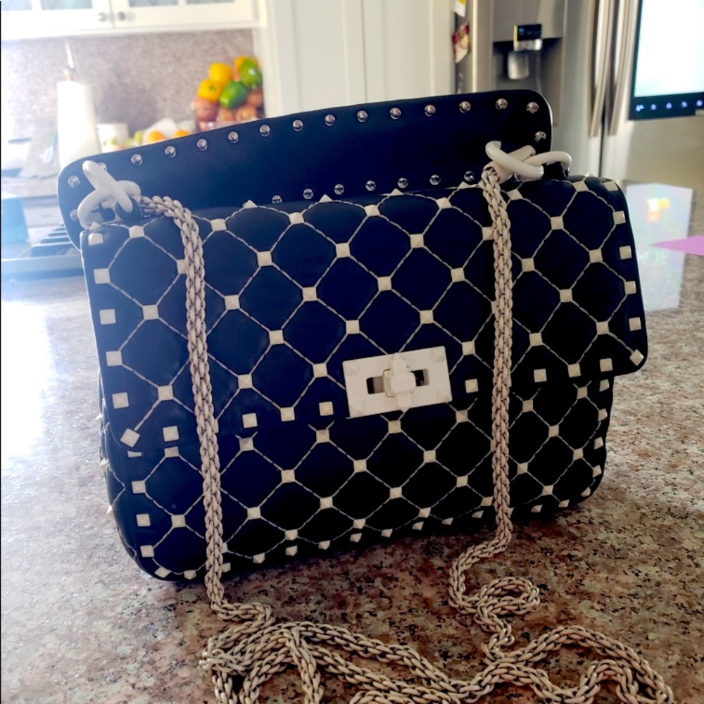 🔴🔴🔴SOLD🔴🔴🔴VALENTINO GARAVANI ROCKSTUDS